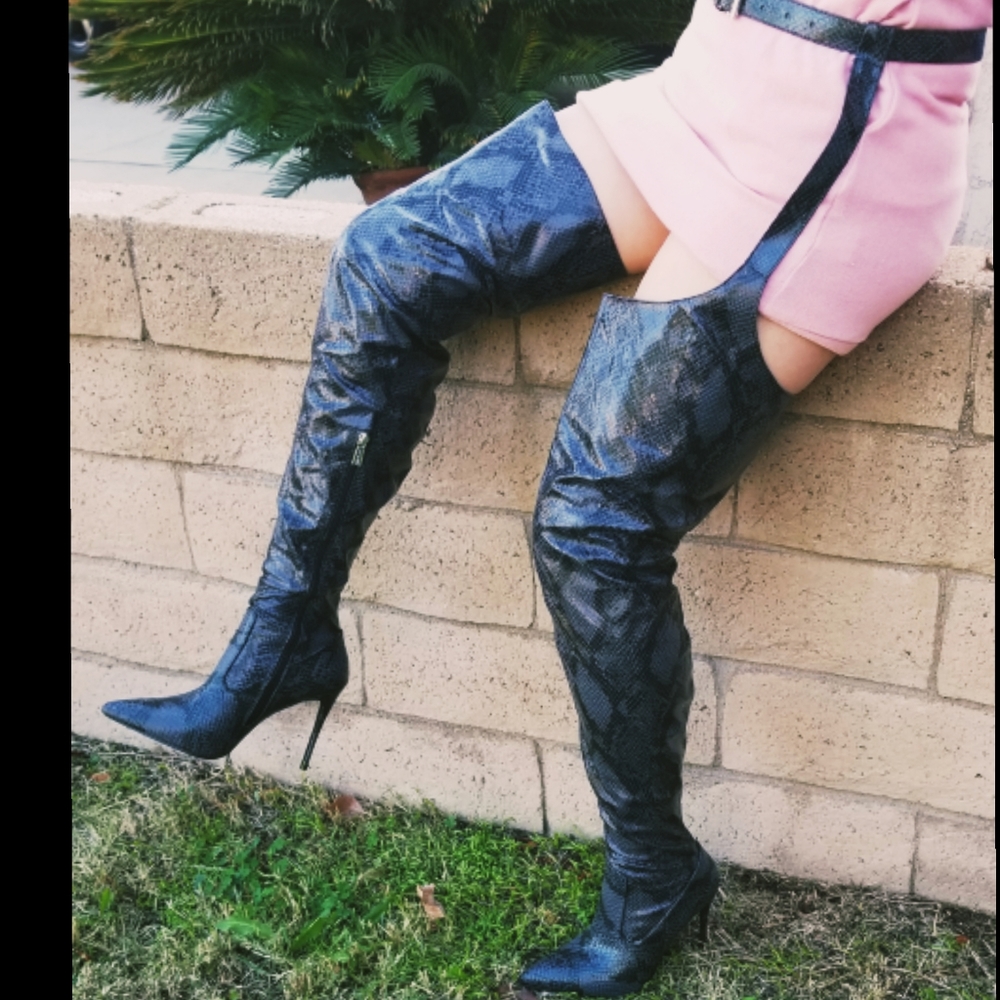 Sexy Sneak Black Belted Thigh High Point Toe - Picture 11 of 12